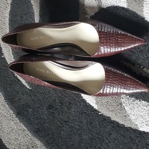 Nine West brown snake skin pumps